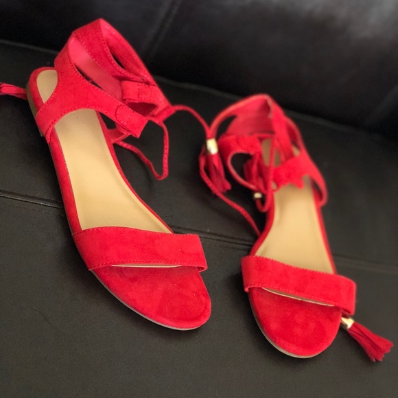 •ℛℯ𝒹 ℳ𝒜ℛ𝒪𝒩𝒜 𝒮𝒶𝓃𝒹𝒶𝓁𝓈• - Picture 3 of 4